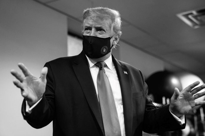 Trump con mascherina