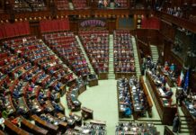 Finito il tormentone, riforma elettorale approvata definitivamente dalla Camera. Ora la palla passa a Mattarella e alla Corte. L’ombra del gatto nero…