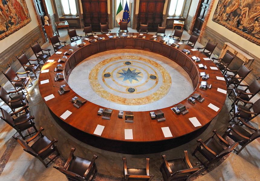 Cambio della guardia a Palazzo Chigi. Giorgia Meloni guida la prima riunione del Consiglio dei ministri 2 Cambio della guardia a Palazzo Chigi. Giorgia Meloni guida la prima riunione del Consiglio dei ministri