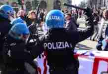 Comprensione o fermezza, destra e sinistra divisi. Chi rompe pagherà ed arrivano a Milano i cinquecento della Folgore