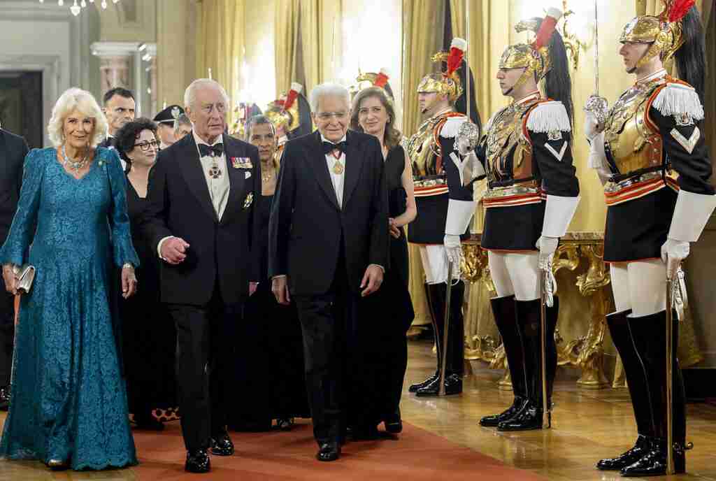 Italia/Regno Unito: Mattarella offre a Carlo e Camilla “Pranzo di Stato” al Quirinale. Il re, "piccola e romantica cena...". Coppia reale dal Papa, "occasione speciale" 1 Italia/Regno Unito: Mattarella offre a Carlo e Camilla “Pranzo di Stato” al Quirinale. Il re, "piccola e romantica cena...". Coppia reale dal Papa, "occasione speciale"