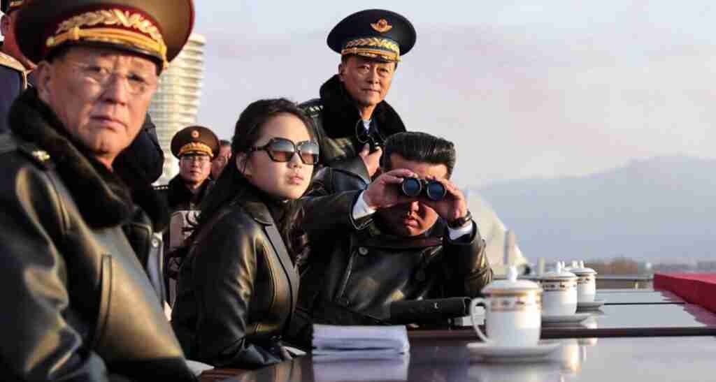 Corea del Nord: verso congresso partito di regime. Kim visita mausoleo di famiglia con la figlia Ju Ae, favorita per la successione? 1 Corea del Nord: verso congresso partito di regime. Kim visita mausoleo di famiglia con la figlia Ju Ae, favorita per la successione?