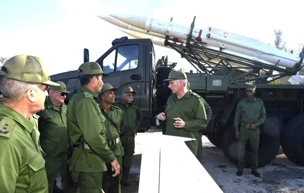 Cuba: fortissima pressione di Trump, il blocco petrolifero strangola l'isola. Il presidente Díaz-Canel apre al dialogo, ma si prepara la difesa 6 Cuba: fortissima pressione di Trump, il blocco petrolifero strangola l'isola. Il presidente Díaz-Canel apre al dialogo, ma si prepara la difesa