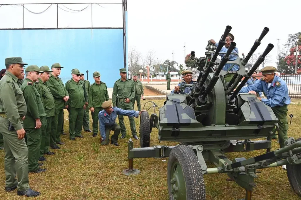 Cuba: fortissima pressione di Trump, il blocco petrolifero strangola l'isola. Il presidente Díaz-Canel apre al dialogo, ma si prepara la difesa 5 Cuba: fortissima pressione di Trump, il blocco petrolifero strangola l'isola. Il presidente Díaz-Canel apre al dialogo, ma si prepara la difesa