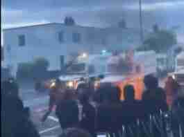 Irlanda del Nord: suprematisti protestanti al centro delle violenze, dopo accoltellamento a Belfast. I repubblicani cattolici con Gerry Adams dicono no al razzismo Belfast